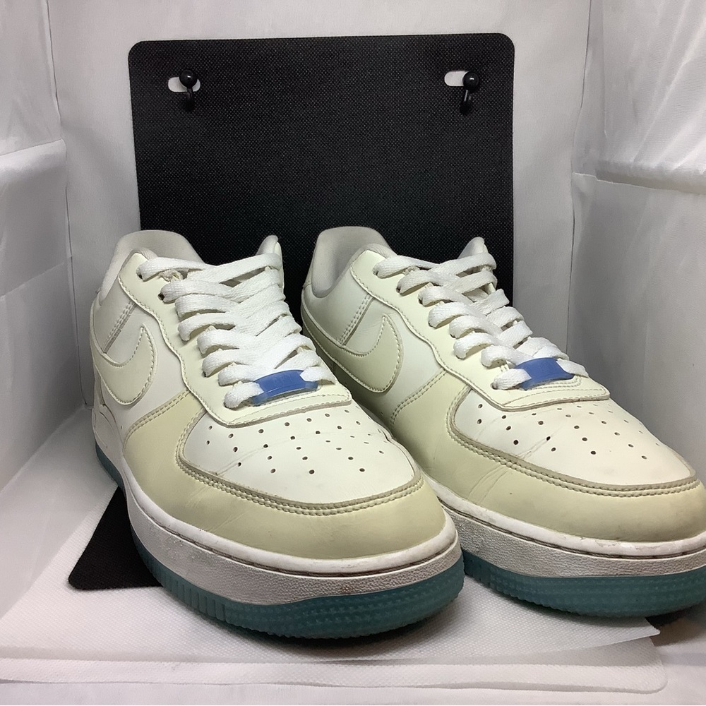 UV reactive Air Force 1